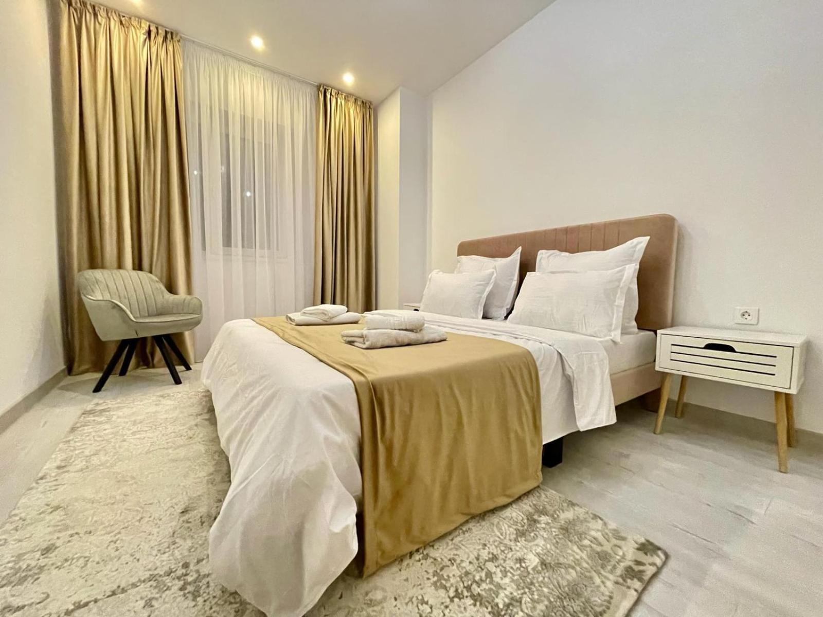 Yamaluxe Apartments - Silent & Primitive With Relaxing Area Bukares Bagian luar foto
