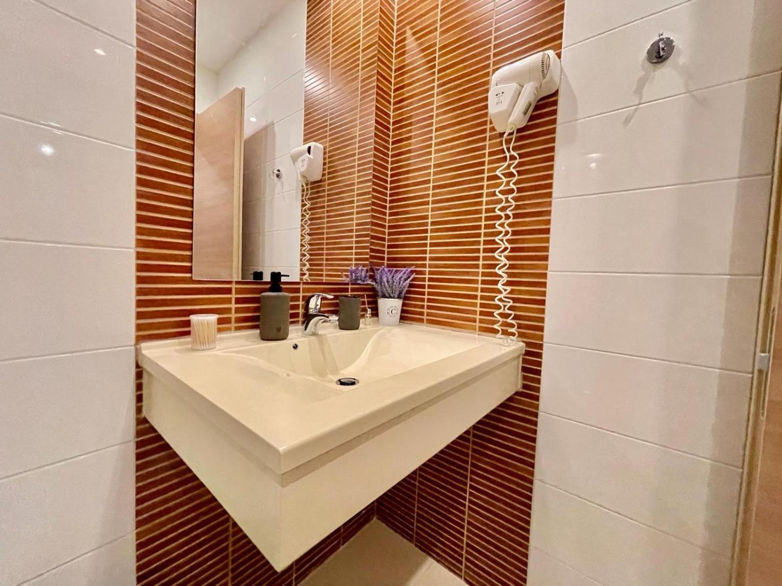 Yamaluxe Apartments - Silent & Primitive With Relaxing Area Bukares Bagian luar foto