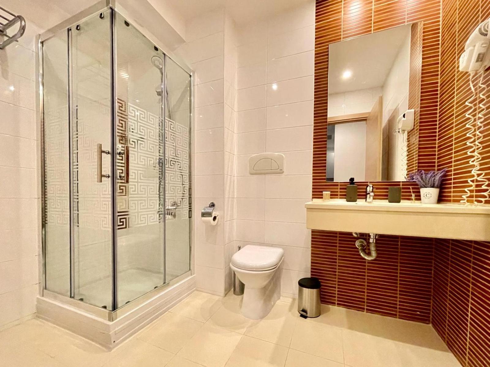 Yamaluxe Apartments - Silent & Primitive With Relaxing Area Bukares Bagian luar foto